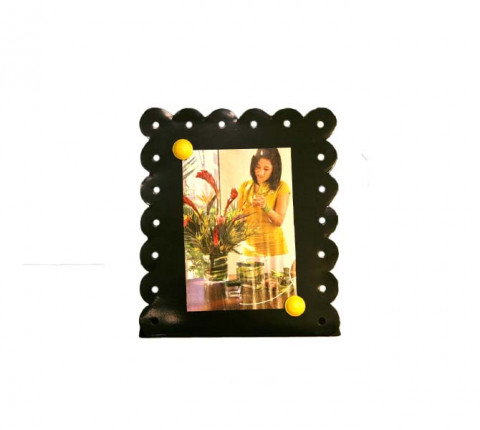 VERTICAL BLACK ENAMEL MAGNETIC PICTURE FRAME