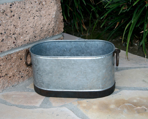 LARGE. OVAL PLANTER WITH HANDLE 13.5X7