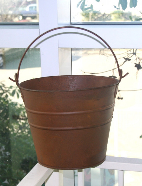 RUSTY 9"LARGE PAIL (7.5"X9.25")