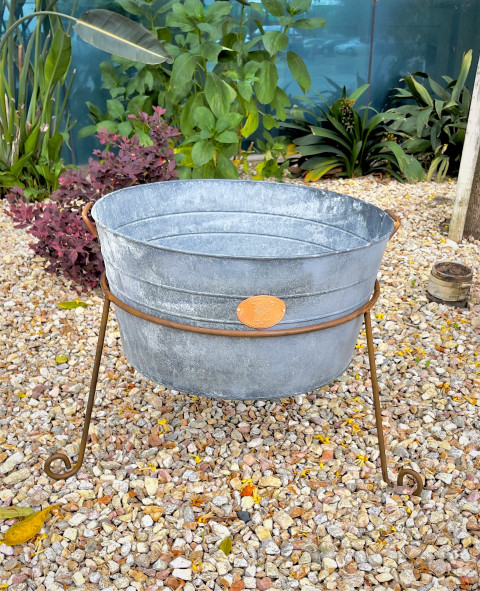 GRAY ZINK ROUND WASH TUB WITH STAND
