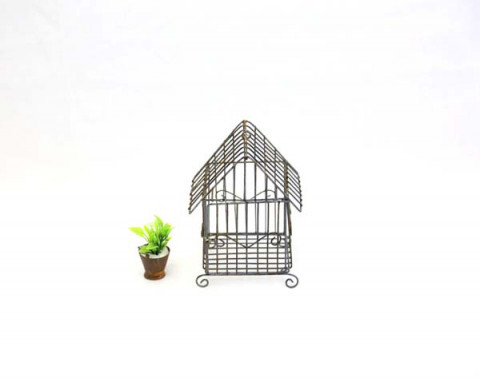 RUSTY ZINC HANGING OR STANDING BIRDHOUSE WITH CURVED LEGS