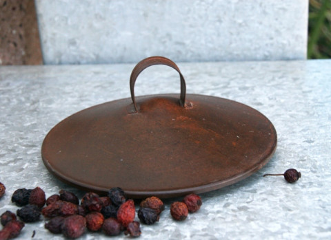 LARGE RUSTY LID