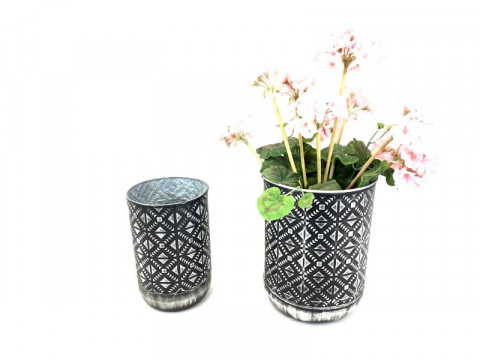 SYMMETRIC DESIGN BLACK CANDLE HOLDER SET OF 2