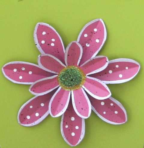 FUCHSIA HAND PAINTED MEGNETIC DAISY 6"