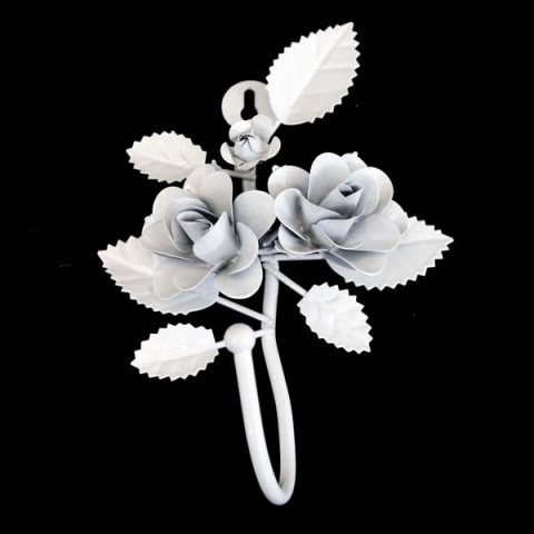 WHITE TIN ROSES HOOK 9"H